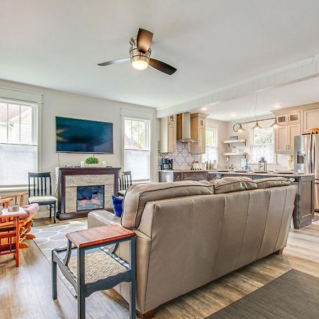 Lavish House With Patio - 2 Blocks To Green Lake! ภายนอก รูปภาพ