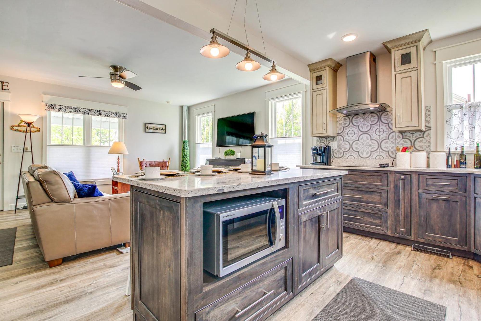 Lavish House With Patio - 2 Blocks To Green Lake! ภายนอก รูปภาพ