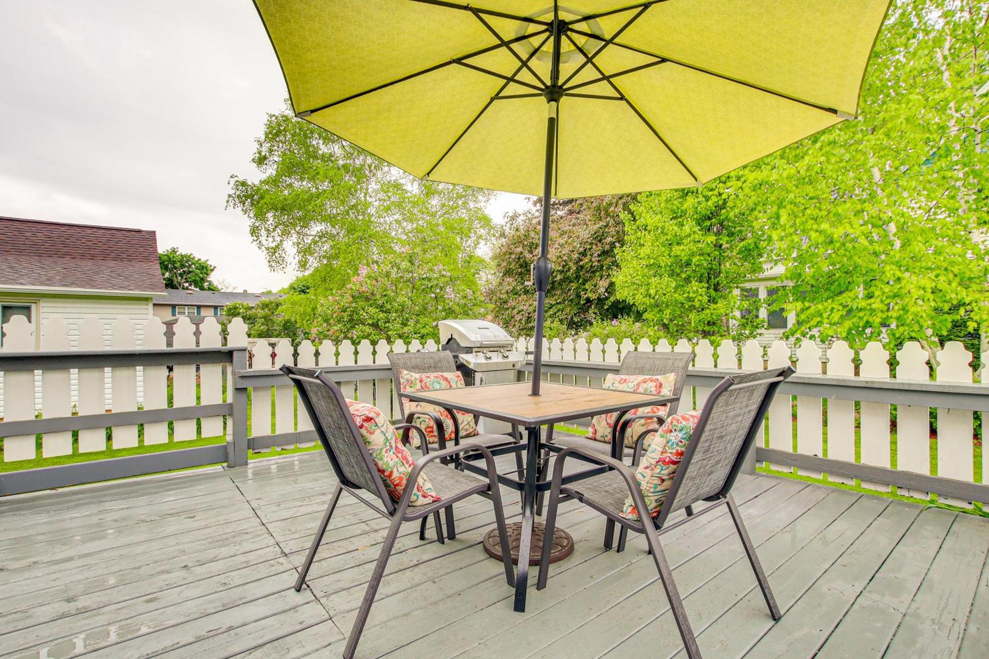 Lavish House With Patio - 2 Blocks To Green Lake! ภายนอก รูปภาพ